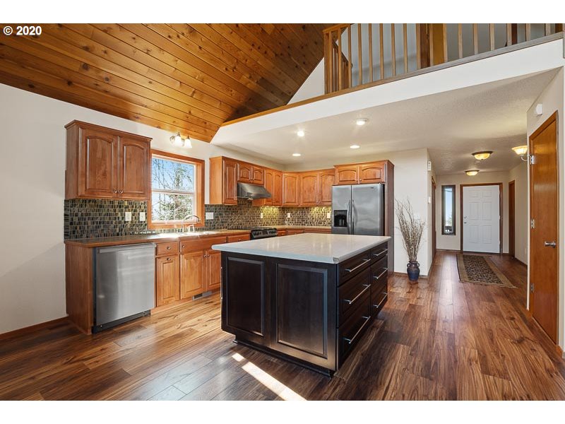 20761 Bridge Creek Road Southeast Silverton, OR 97381 - Photo 6 of 32 Gallery Image 6