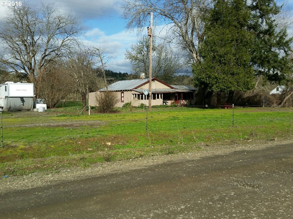 322 Red Road Sutherlin, OR 97479 - Photo 2 of 11