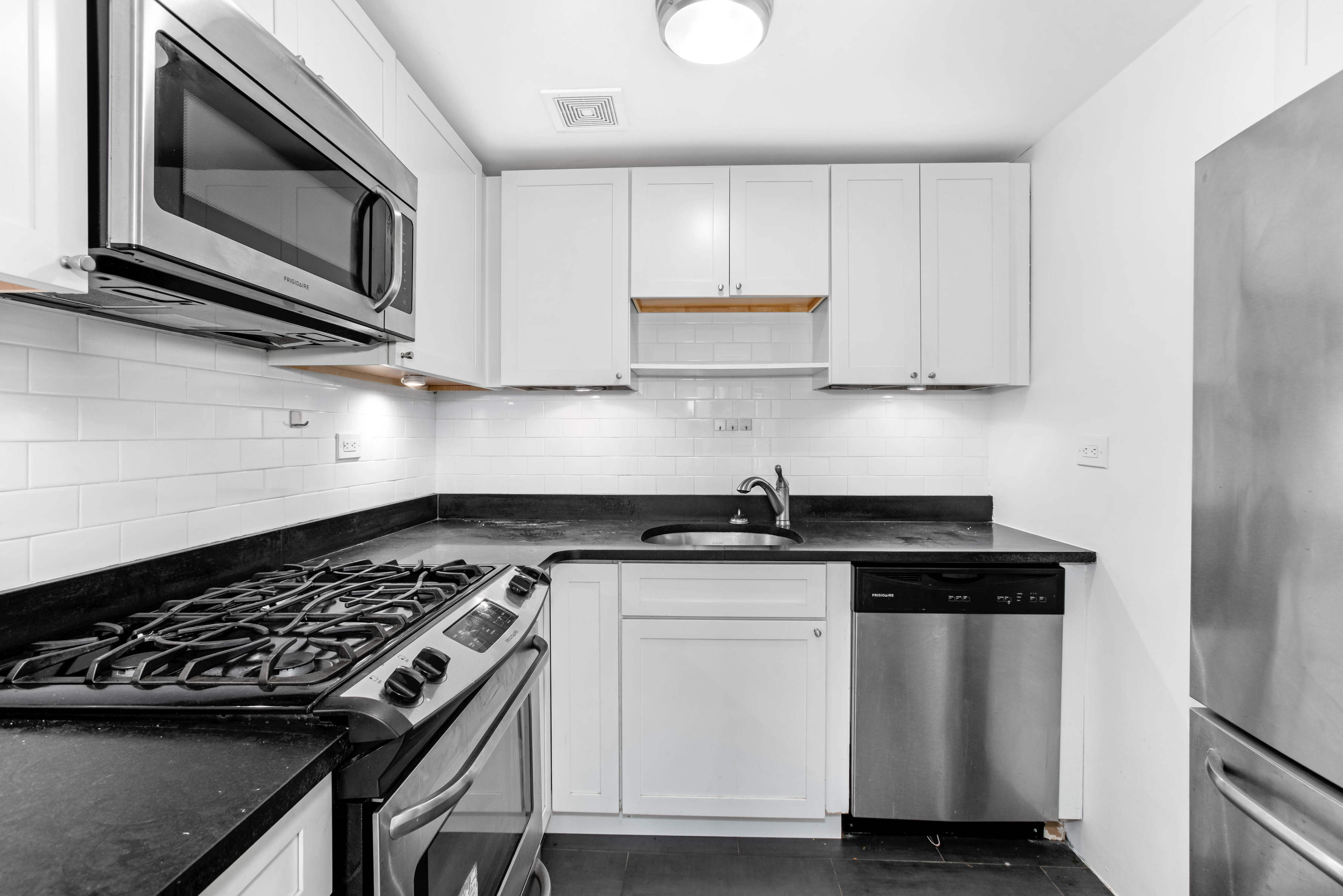 309 East 49th Street, Unit 7E Manhattan, NY 10017 - Photo 3 of 8
