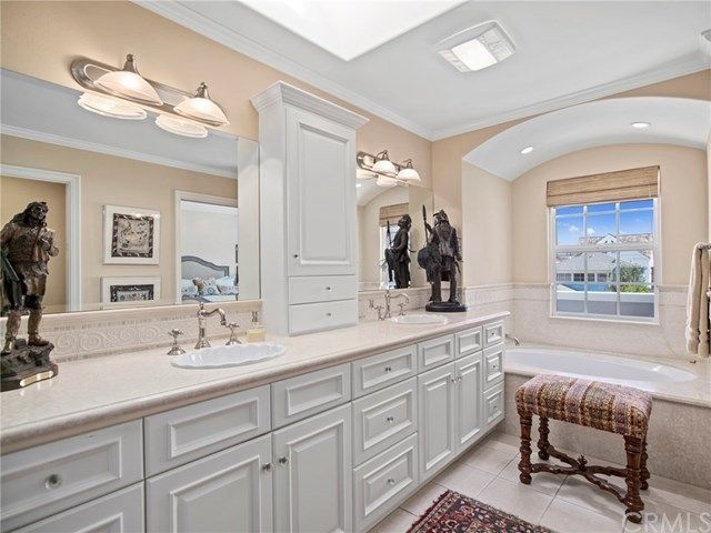 $2,725,000 | 305 Sapphire Avenue, Newport Beach, CA 92662