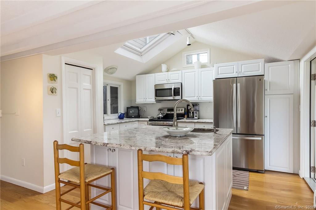 11 Grove Way, Unit D Clinton, CT 06413 - Photo 12 of 37