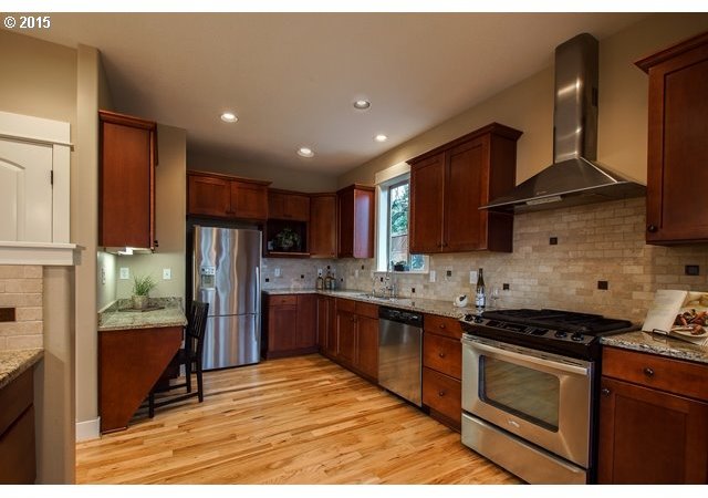3662 Southwest Baird Street Portland, OR 97219 - Photo 5 of 24 Gallery Image 5