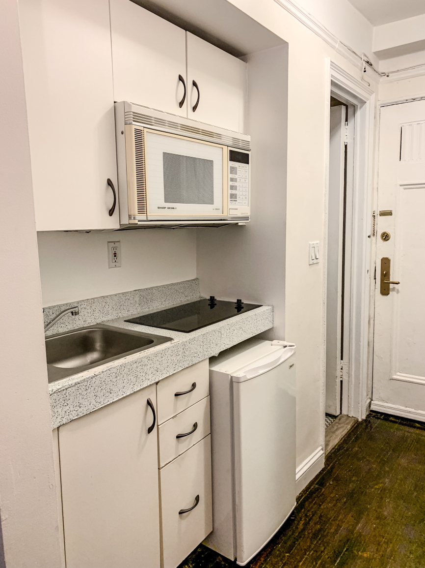 25 Tudor City Place, Unit 1209 Manhattan, NY 10017 - Photo 3 of 9