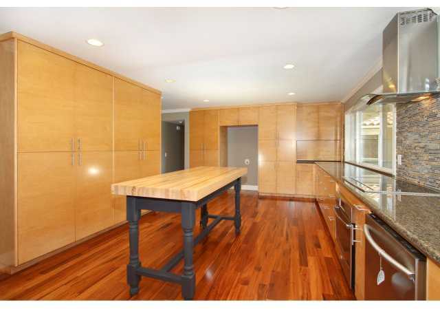 543 Georgine Road Fallbrook, CA 92028 - Photo 6 of 25 Abundance of cabinetry