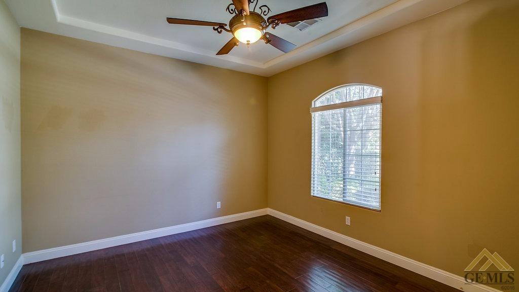 10207 Skiles Drive Bakersfield, CA 93311 - Photo 15 of 34