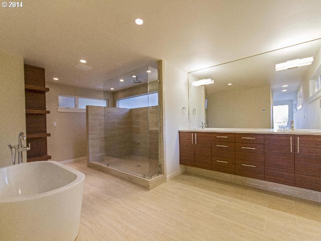 10050 Southwest 25th Avenue Portland, OR 97219 - Photo 9 of 16