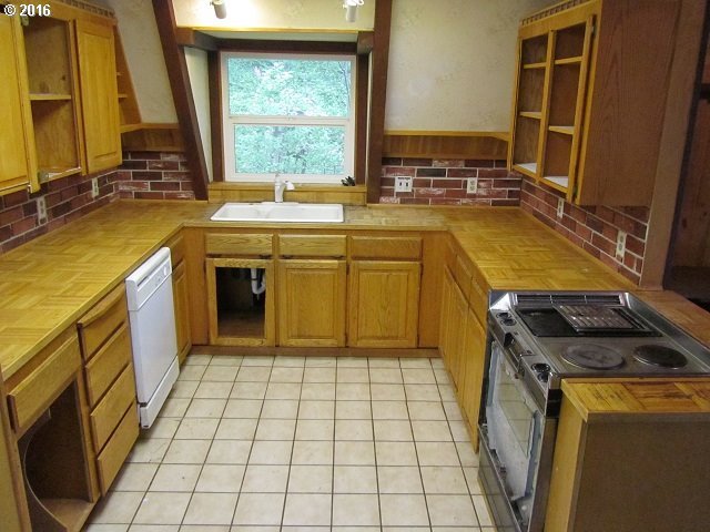 26305 Southwest Neill Road Newberg, OR 97132 - Photo 11 of 18 Gallery Image 11