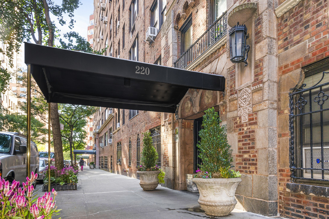 220 E 73rd St, Manhattan, NY 10021 - Photo 2 of 6