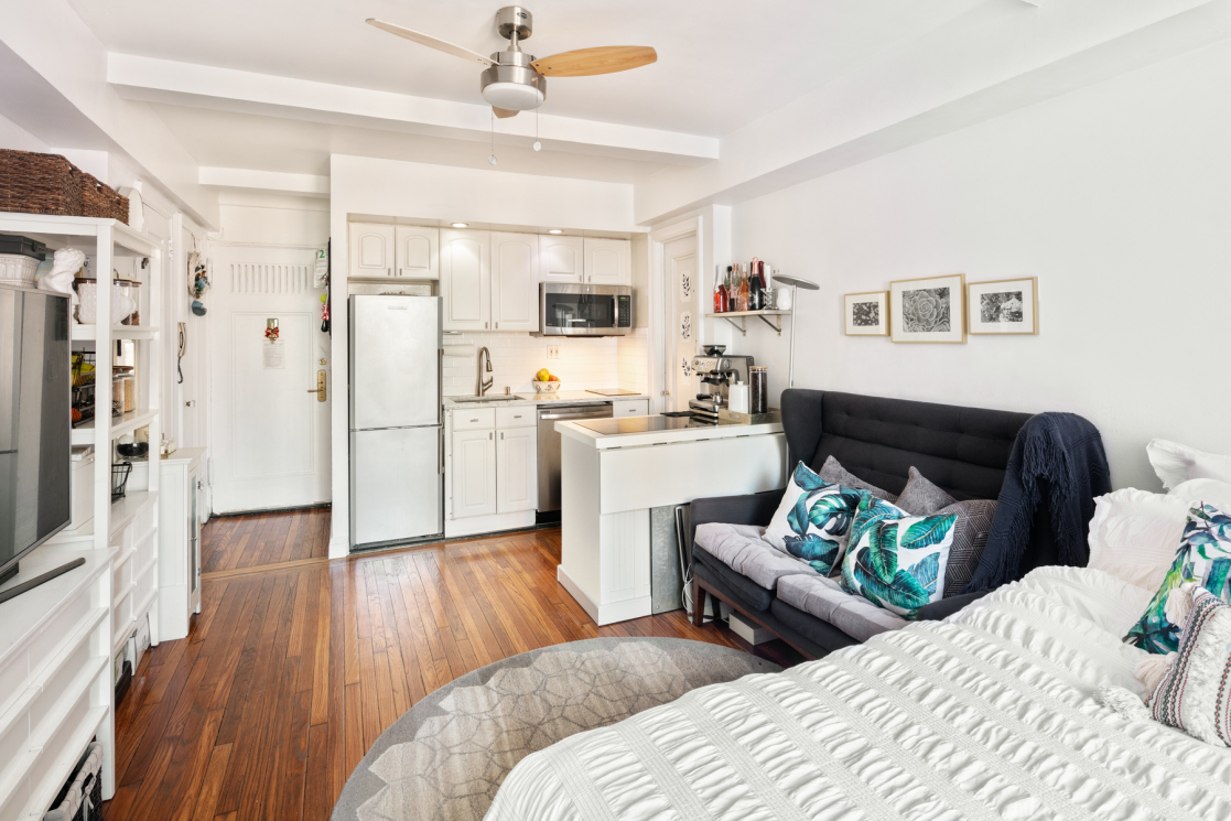 25 Tudor City Place, Unit 2008 Manhattan, NY 10017 - Photo 2 of 9