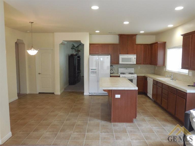 2220 Sosa Drive Bakersfield, CA 93313 - Photo 8 of 25