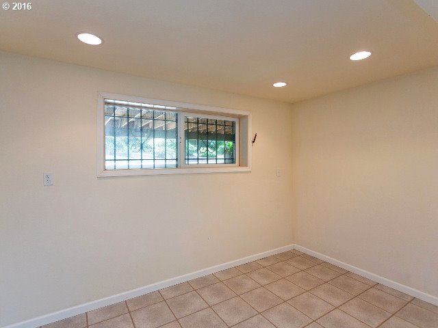 5050 Southwest Taylors Ferry Road Portland, OR 97219 - Photo 20 of 32 Gallery Image 20