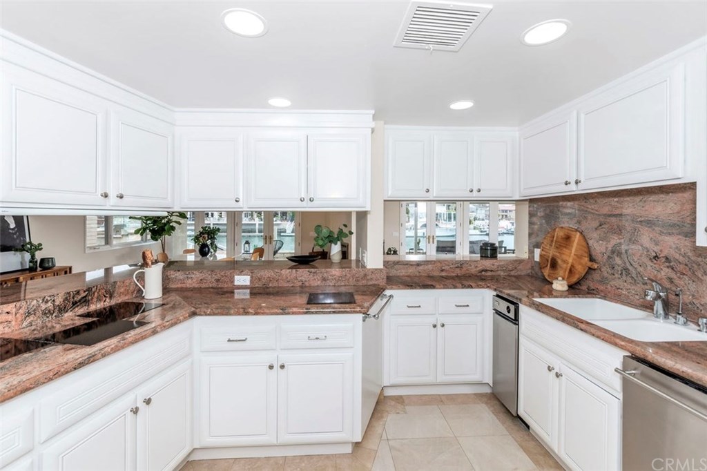 3282 Gilbert Drive Huntington Beach, CA 92649 - Photo 12 of 37