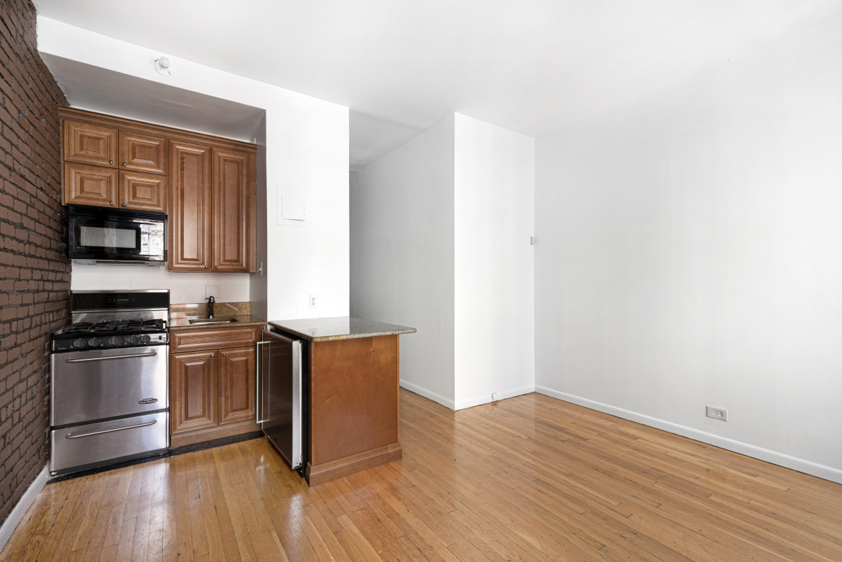 128 East 83rd Street, Unit 5A Manhattan, NY 10028 - Photo 4 of 8