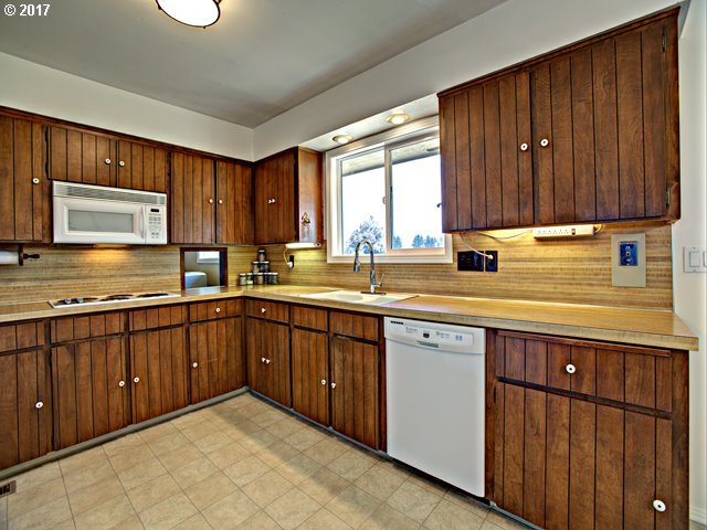 20588 Case Road Northeast Aurora, OR 97002 - Photo 6 of 29 Gallery Image 6