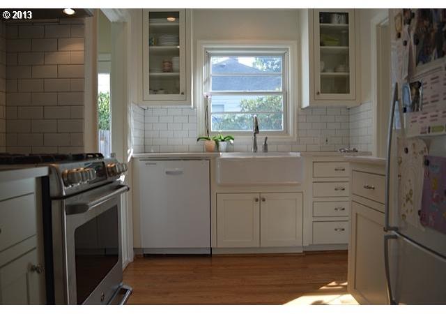 3044 Southwest Flower Terrace Portland, OR 97239 - Photo 2 of 10 Gallery Image 2