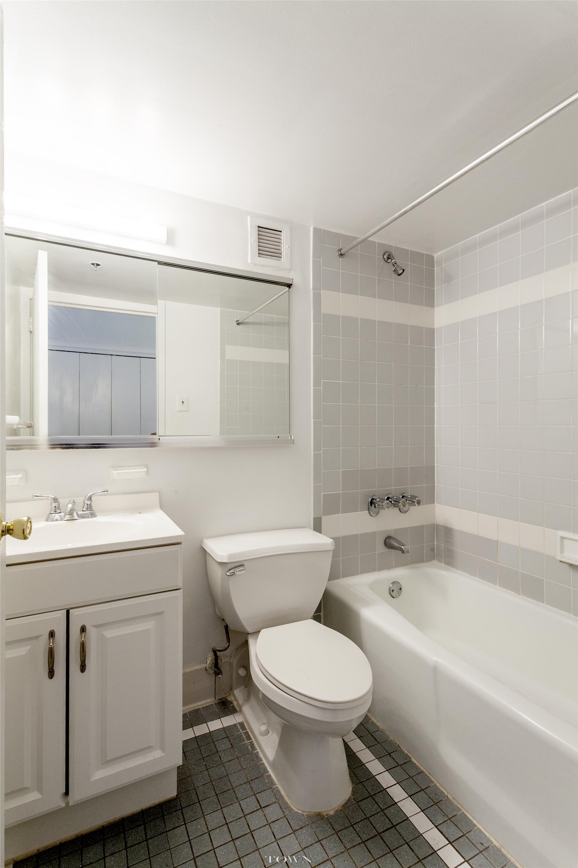 215 West 84th Street, Unit 609 Manhattan, NY 10024 - Photo 5 of 7