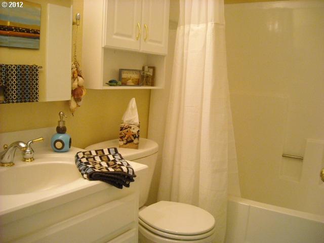 8446 Southwest Mohawk Street Tualatin, OR 97062 - Photo 11 of 16 Gallery Image 11