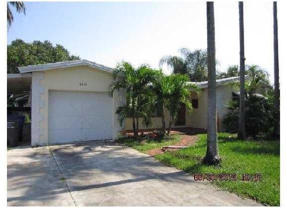 5631 Harding Street Hollywood, FL 33021 - Photo 2 of 19 Gallery Image 2