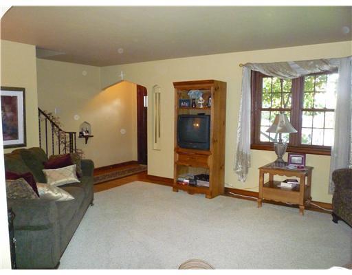 1142 Prospect Road Whitehall, PA 15227 - Photo 3 of 17 Gallery Image 3