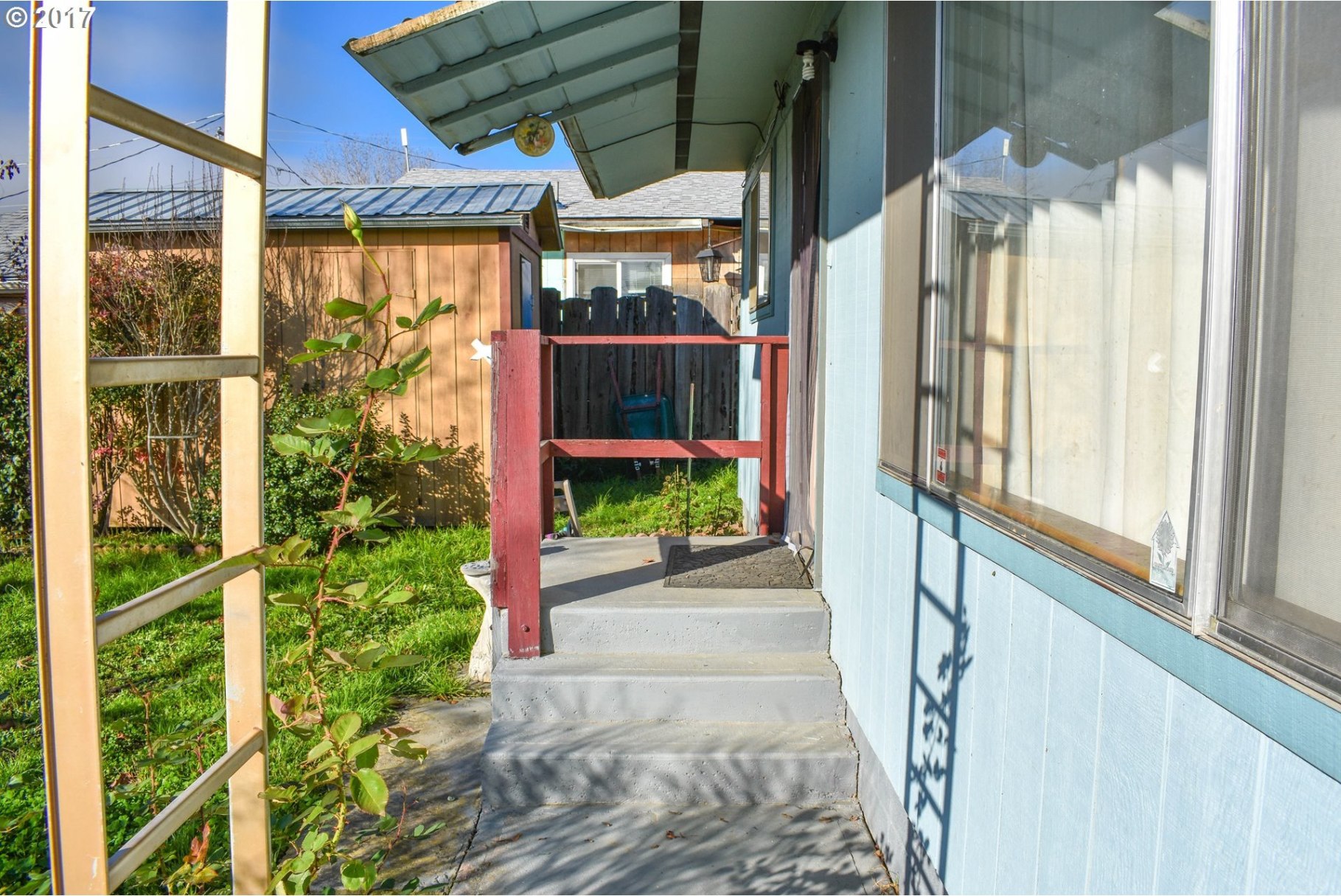 438 East 2nd Avenue Riddle, OR 97469 - Photo 7 of 10