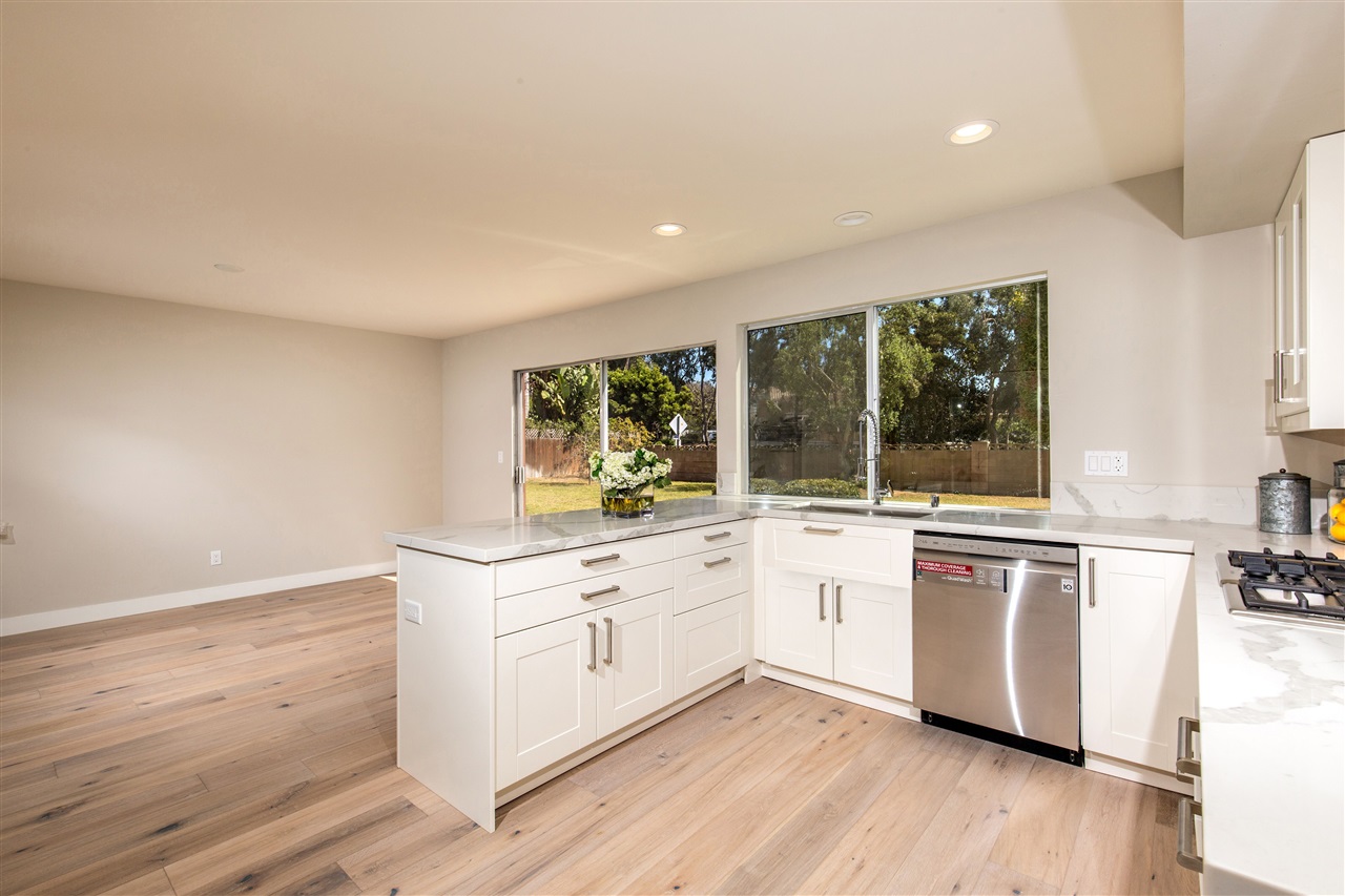 8393 Cliffridge Lane La Jolla, CA 92037 - Photo 10 of 25