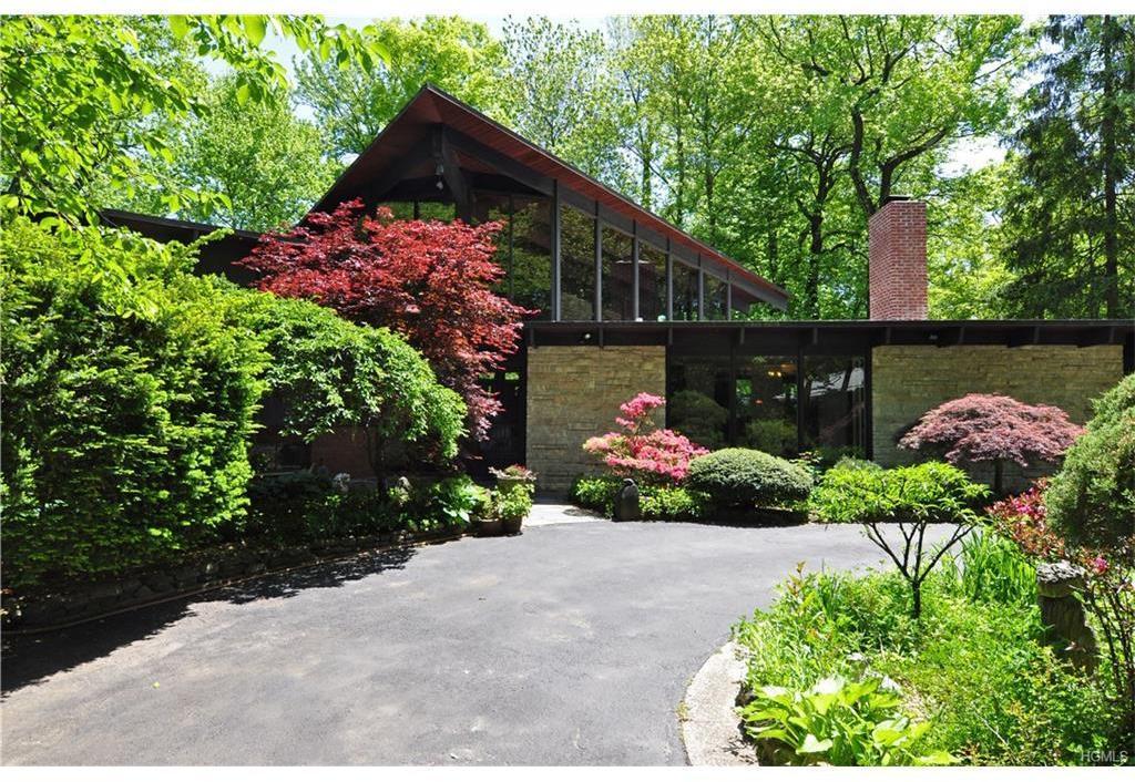 22 Priory Lane Pelham, NY 10803 - Photo 3 of 30