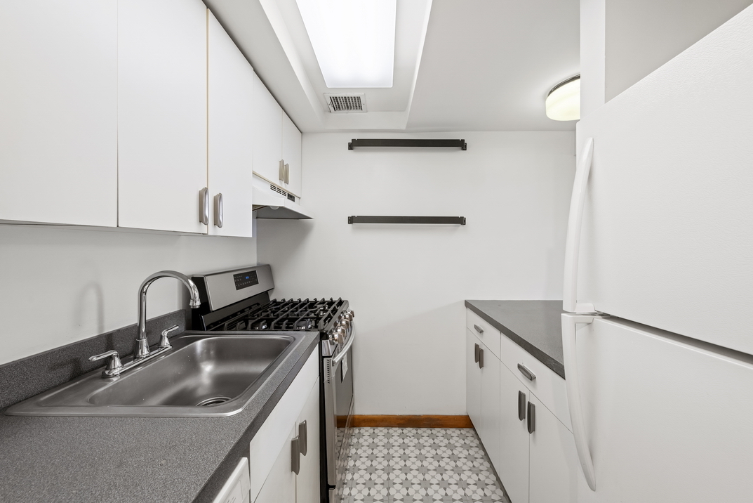 300 East 4th Street, Unit 3C Manhattan, NY 10009 - Photo 4 of 11