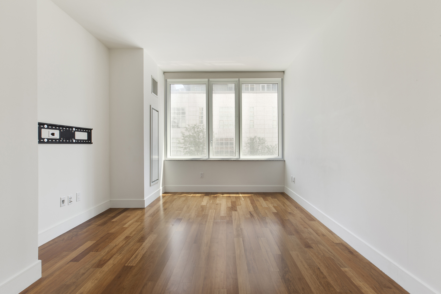 250 East 53rd Street, Unit 405 Manhattan, NY 10022 - Photo 2 of 5