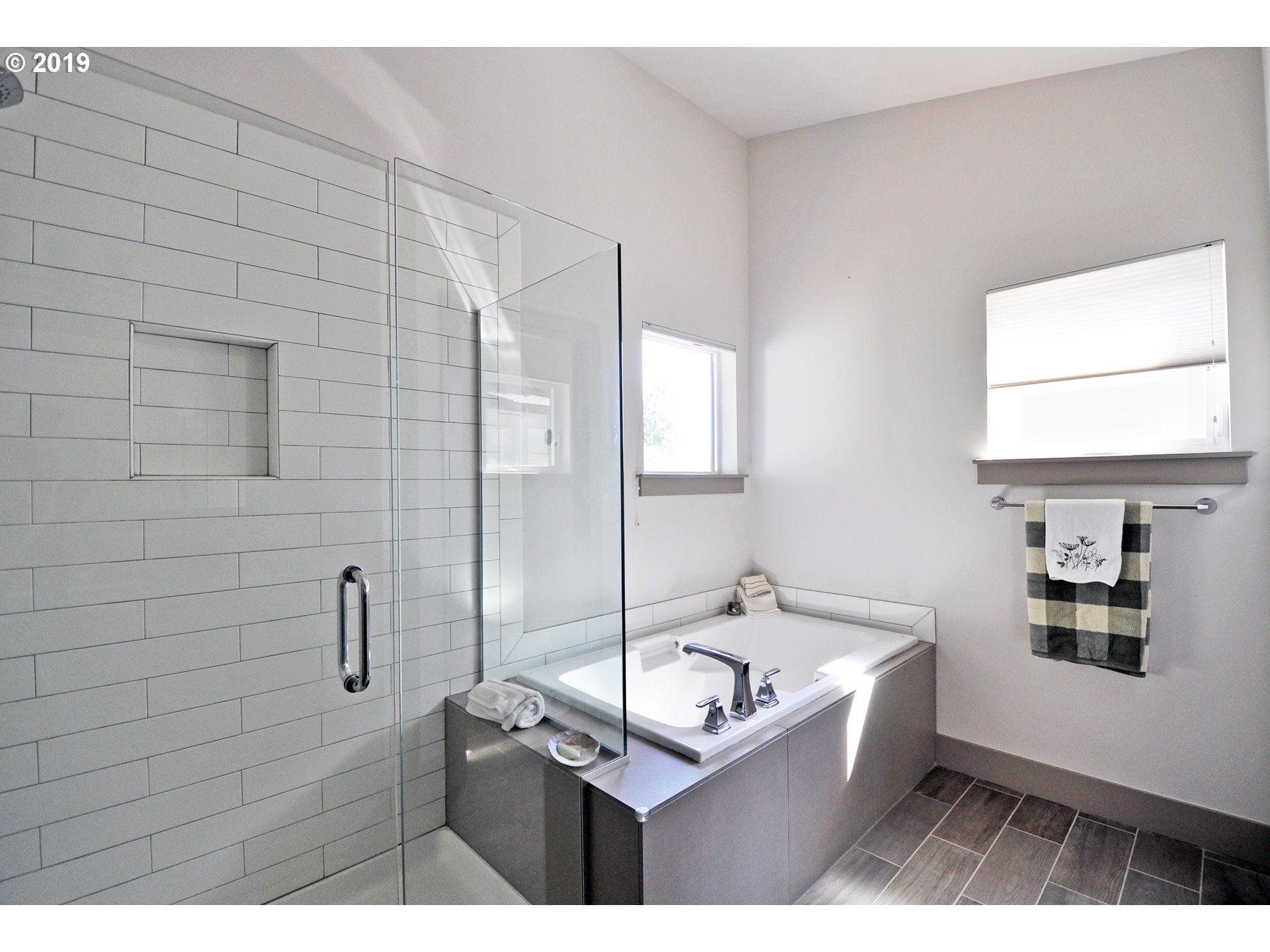7655 Southeast Sherman Street Portland, OR 97215 - Photo 16 of 32