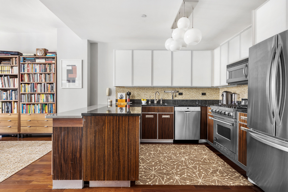 130 West 19th Street, Unit 8C Manhattan, NY 10011 - Photo 2 of 7