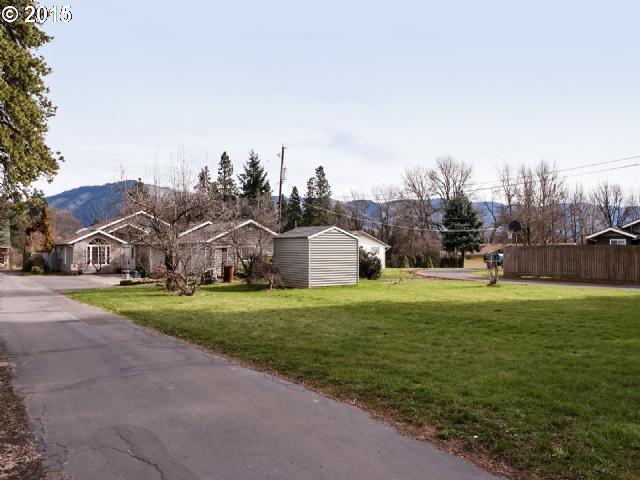 1375 Tucker Road Hood River, OR 97031 - Photo 14 of 16