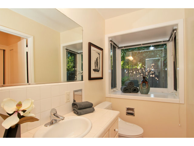 733 Covington Road Los Altos, CA 94024 - Photo 11 of 20