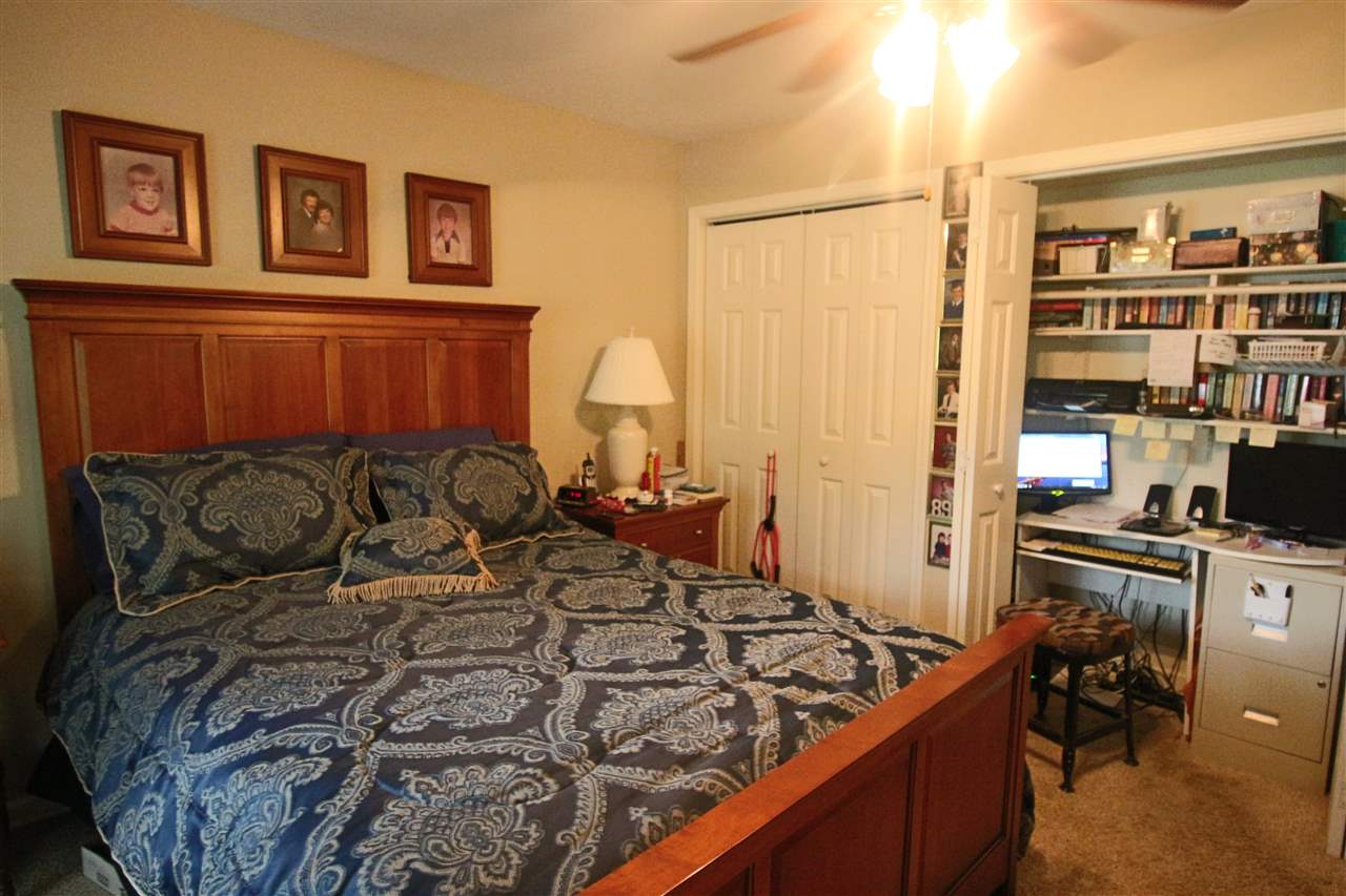 3146 Dumbarton Road Memphis, TN 38128 - Photo 16 of 25 The second bedroom includes space for an office!