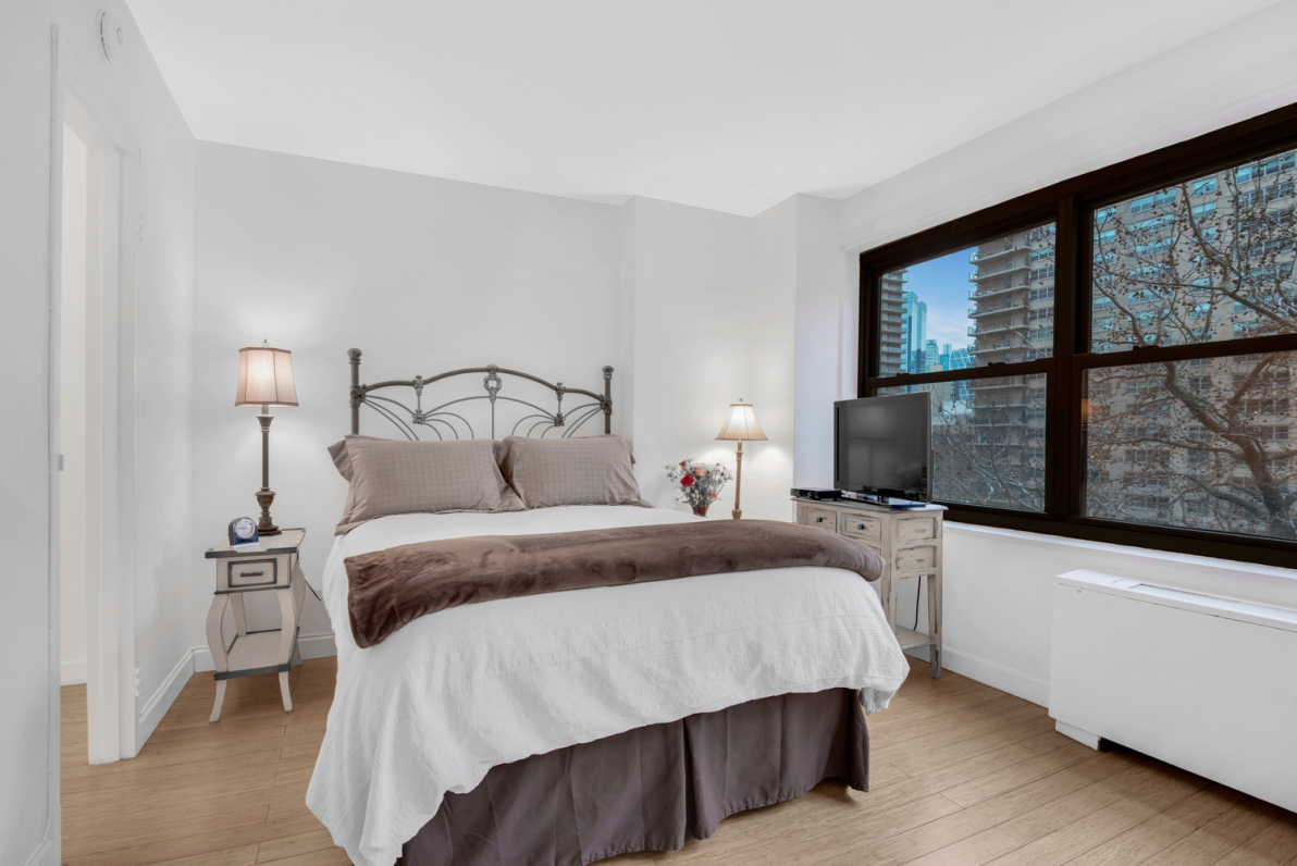 180 West End Avenue, Unit #5K Manhattan, NY 10023 - Photo 4 of 7