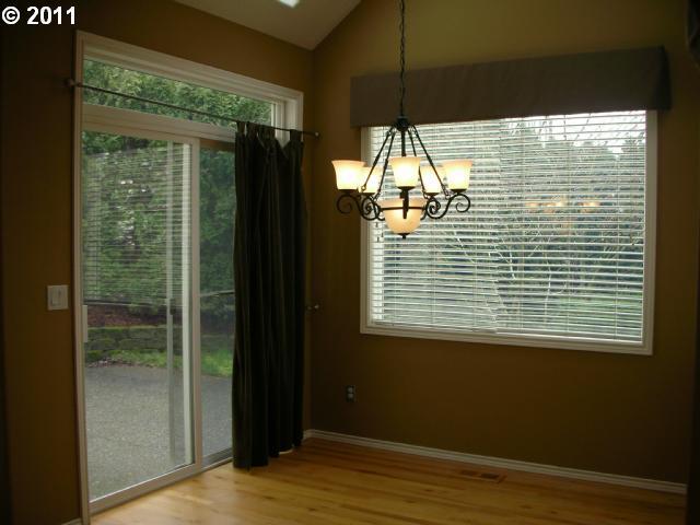 5636 Southwest Kruse Ridge Drive Portland, OR 97219 - Photo 5 of 16 Gallery Image 5