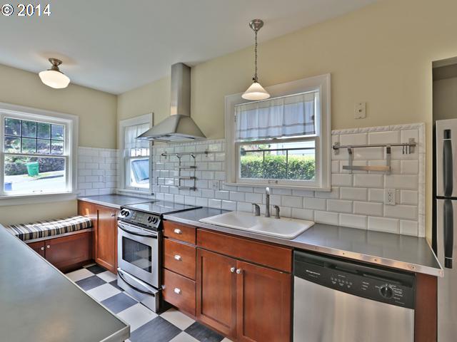 2885 Northwest Raleigh Street Portland, OR 97210 - Photo 8 of 16 Gallery Image 8