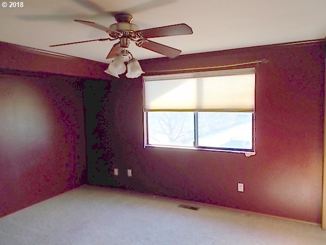 978 South 44th Street Springfield, OR 97478 - Photo 7 of 14