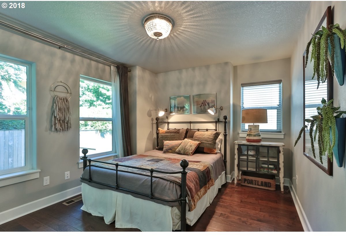 1707 Southwest Moss Street Portland, OR 97219 - Photo 2 of 29 Gallery Image 2