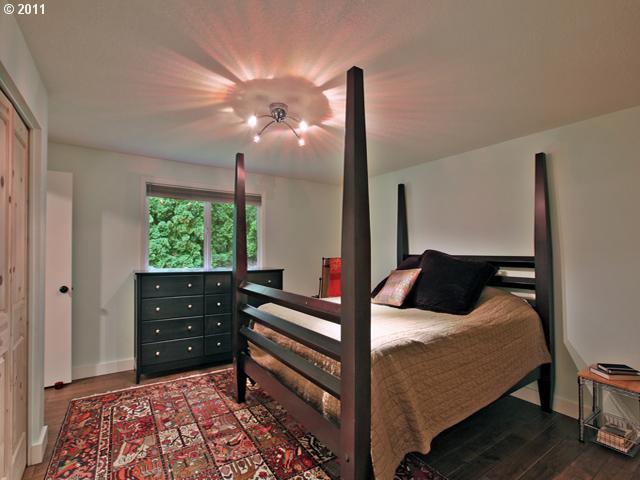 9815 Southwest Morrison Street Portland, OR 97225 - Photo 6 of 16 Gallery Image 6