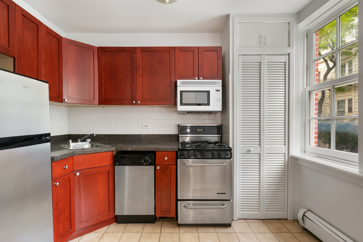 275 West 4th Street, Unit 2 Manhattan, NY 10014 - Photo 3 of 9