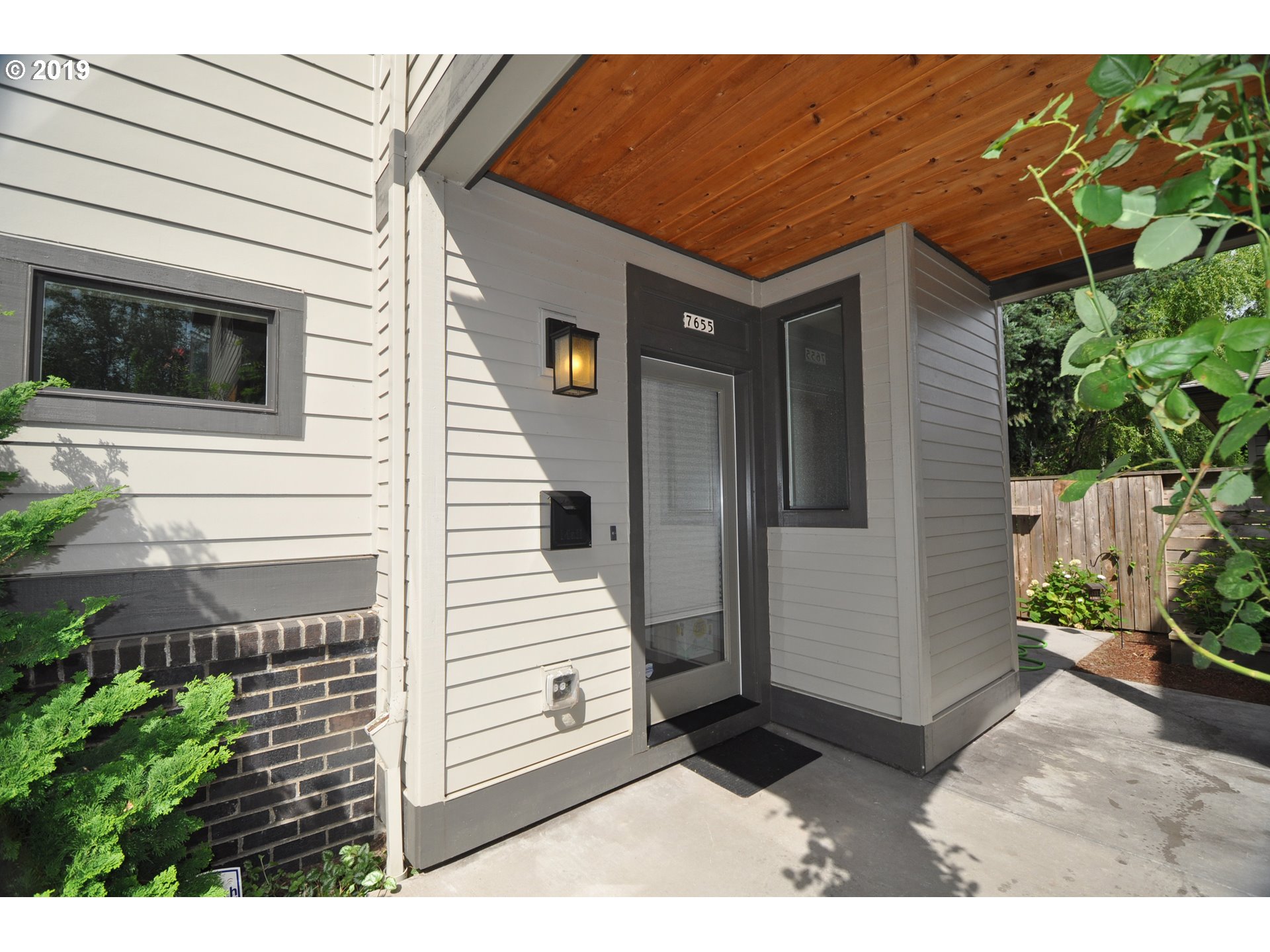 7655 Southeast Sherman Street Portland, OR 97215 - Photo 2 of 32