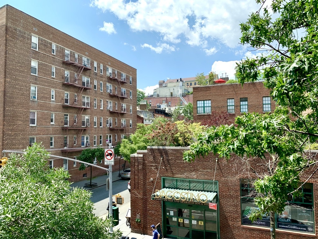 10 Bethune Street, Unit 2B Manhattan, NY 10014 - Photo 13 of 17