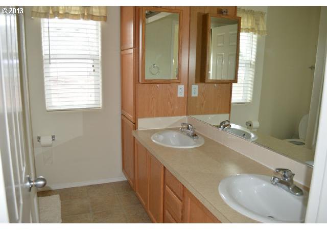 627 Northeast Mariners Loop Portland, OR 97211 - Photo 9 of 16 Gallery Image 9