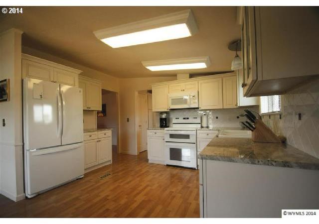 20492 Olmstead Road Northeast Aurora, OR 97002 - Photo 7 of 16