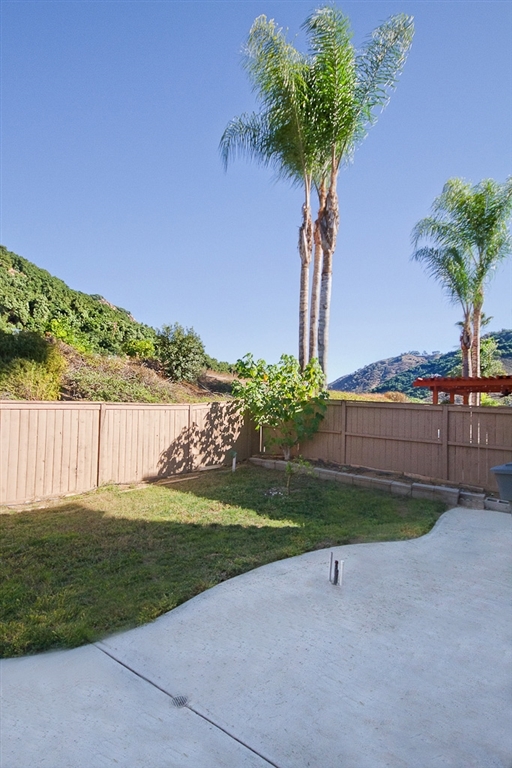 5042 Lake Circle Road Fallbrook, CA 92028 - Photo 5 of 18 Gallery Image 5