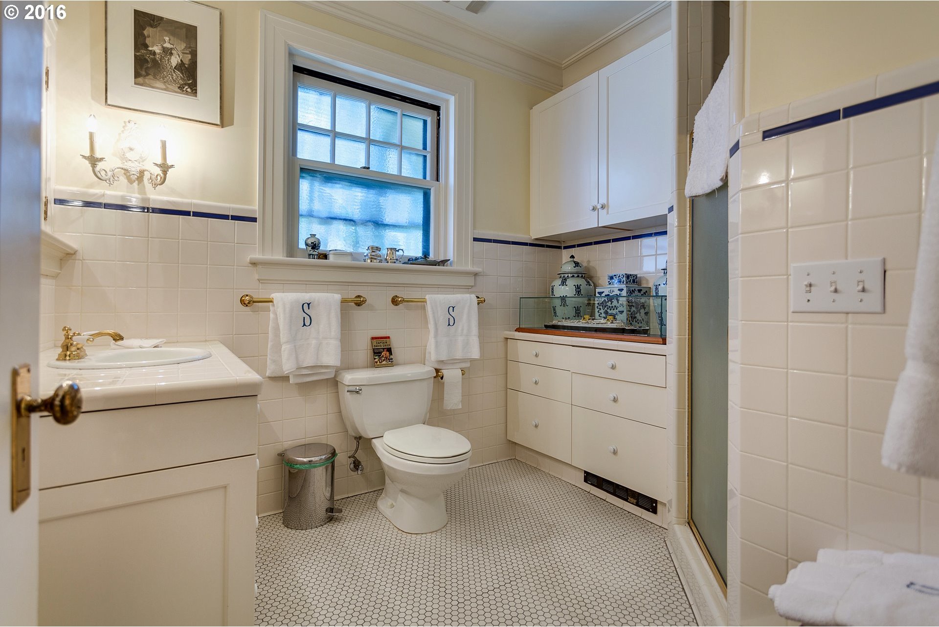 2220 Southwest Main Street Portland, OR 97205 - Photo 12 of 19 Gallery Image 12