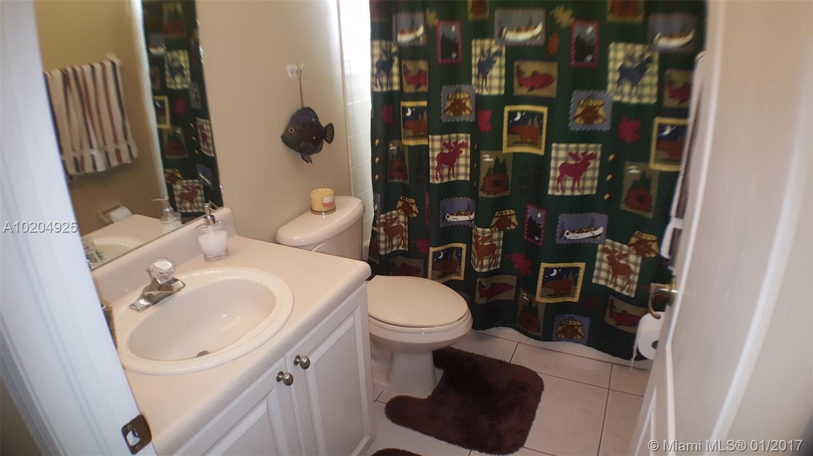 Encantada Pembroke Pines, FL 33029 - Photo 18 of 32