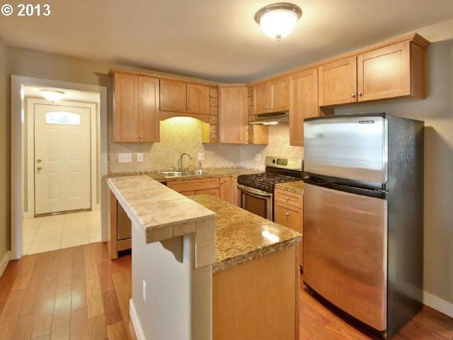 1805 North Sumner Street Portland, OR 97217 - Photo 6 of 16