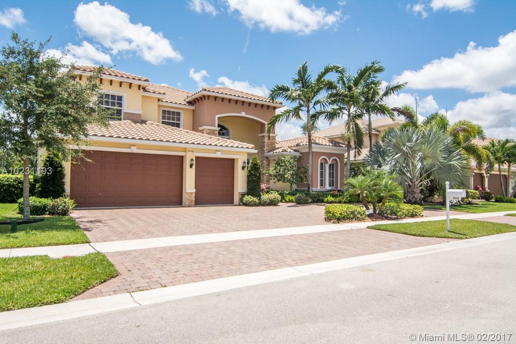 9946 Vía Bernini Lake Worth, FL 33467 - Photo 3 of 35