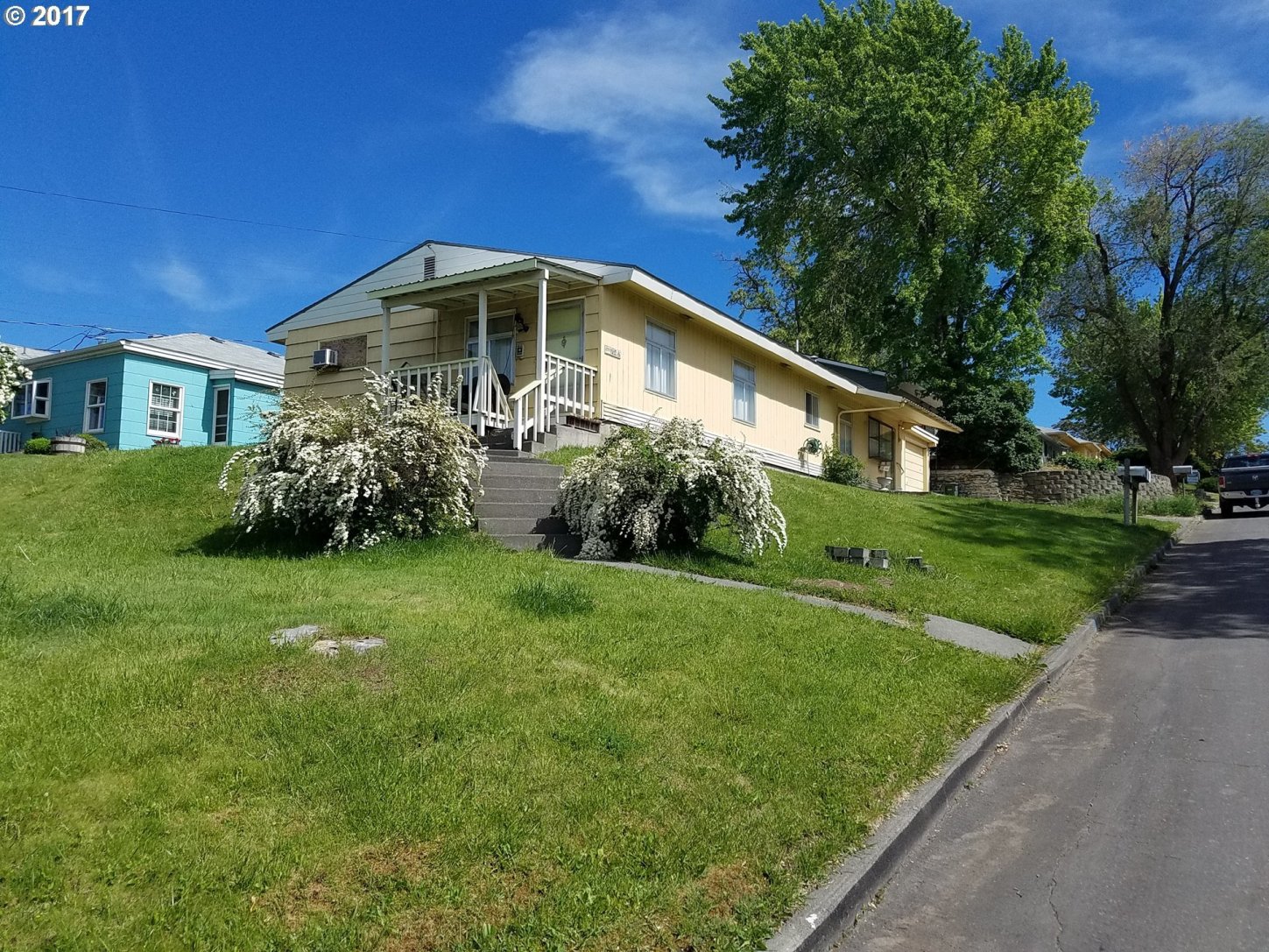 704 Southeast 6th Street Pendleton, OR 97801 - Photo 2 of 12